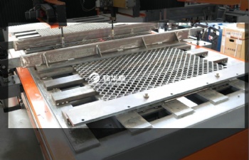 篩網(wǎng)自動焊接機